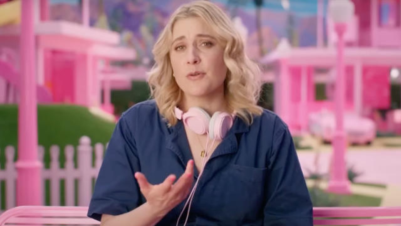 Barbie, Greta Gerwig si è nascosta in sala durante il primo weekend del film: "Spiavo la reazione del pubblico"