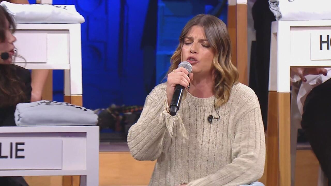 Amici 23, Emma Marrone ospite in puntata: la tenera dedica a Maria De Filippi