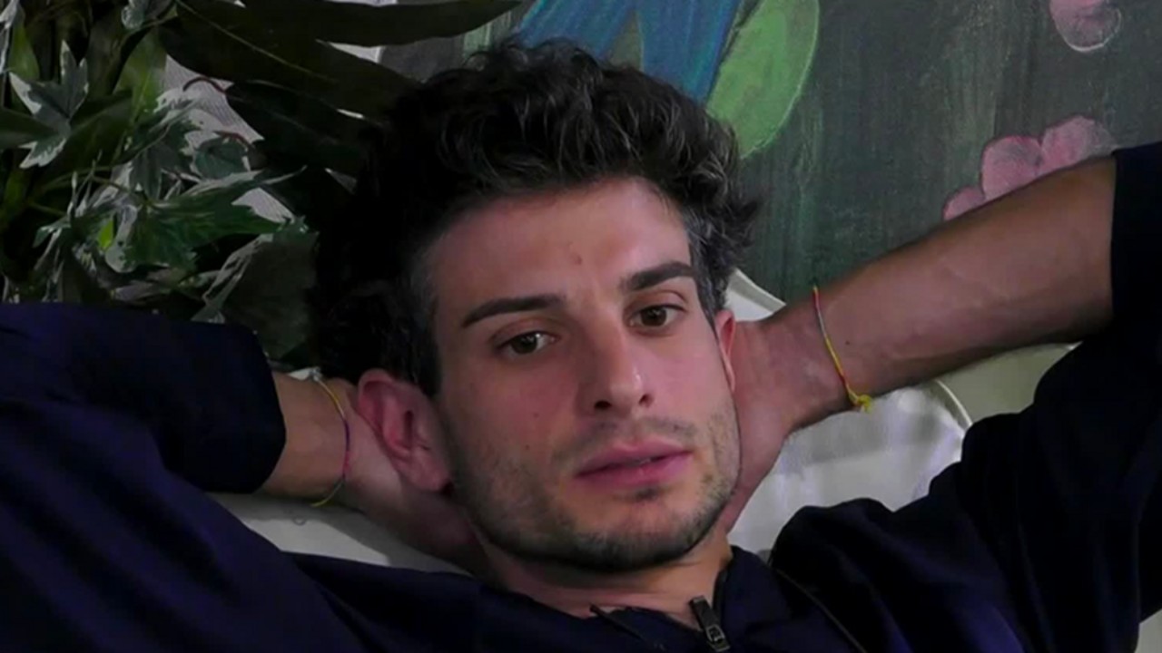 Grande Fratello, Beatrice Luzzi affronta Giuseppe Garibaldi: "Lascia stare me e Massimiliano" (VIDEO)