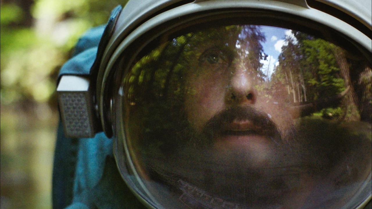 Spaceman, Adam Sandler vuole riconquistare Carey Mulligan nello sci-fi targato Netflix: il primo teaser