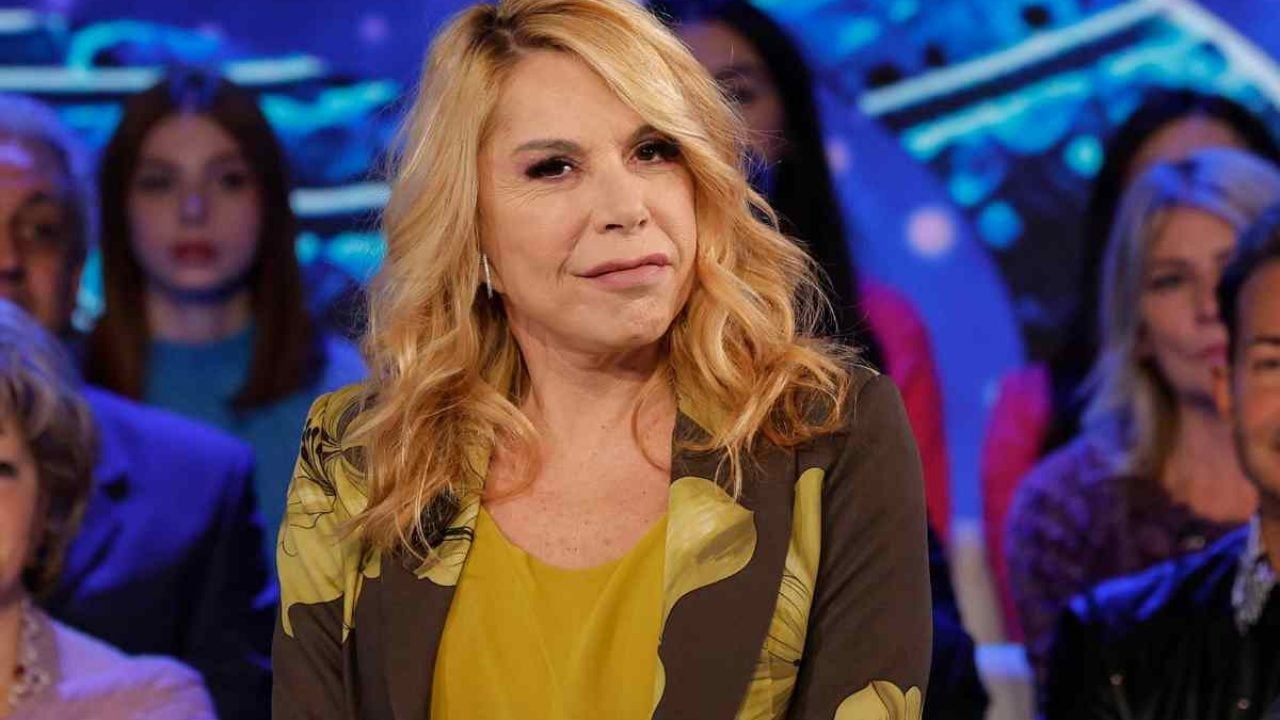 Anna Pettinelli Salary: The Real Reason Behind Her Move from La Vita in Diretta to Pomeriggio 5 Revealed!