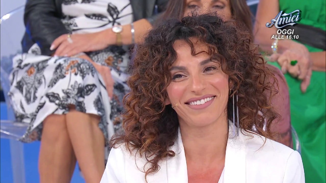 Uomini e Donne Emanuela Malavisi e la frecciatina a Roberta di Padua Sarebbe perfetta come Uomini e Donne Emanuela Malavisi e la frecciatina a Roberta di Padua Sarebbe perfetta come