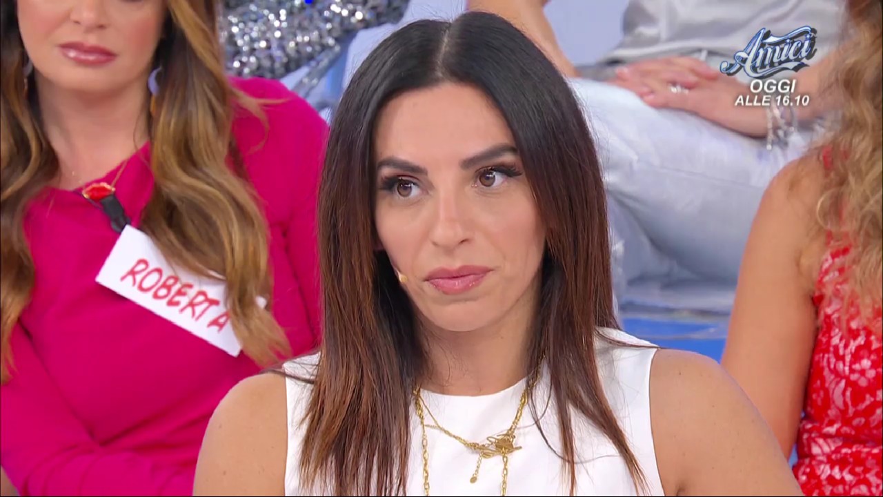 Uomini e Donne Emanuela Malavisi duramente attaccata dagli haters Stanca offesa da chi Uomini e Donne Emanuela Malavisi duramente attaccata dagli haters Stanca offesa da chi