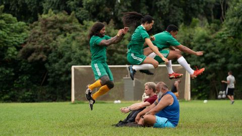 Chi segna vince: la recensione dello sport-feelgood-movie con Michael Fassbender