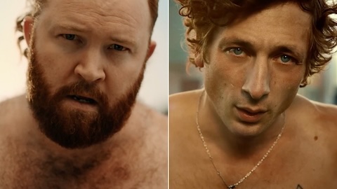 "Bevi nudo": il sexy spot con Jeremy Allen White ispira una birra tedesca che lo rifà "identico"
