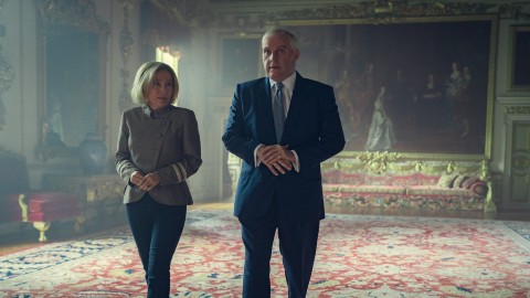 Scoop, Gillian Anderson è Emily Maitlis nel film Netflix: intervistò il principe Andrew sullo scandalo Epstein