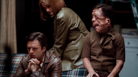 A Different Man: la video recensione del film con Sebastian Stan sull'ossessione di un uomo in concorso a Berlino