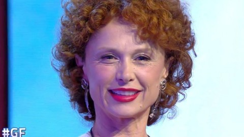 Grande Fratello, Beatrice Luzzi svela tutta la verità su Garibaldi e Perla: "Ho fatto un passo indietro con lei perché..."