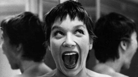  Shirley MacLaine compie oggi 90 anni.  Cinque film in streaming come tributo a un'attrice unica e irripetibile