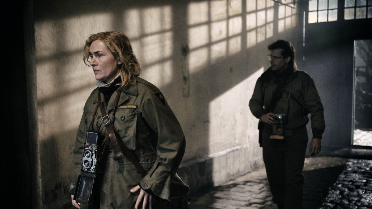 Lee: il trailer del film in cui Kate Winslet è la famosa fotografa di guerra Lee Miller