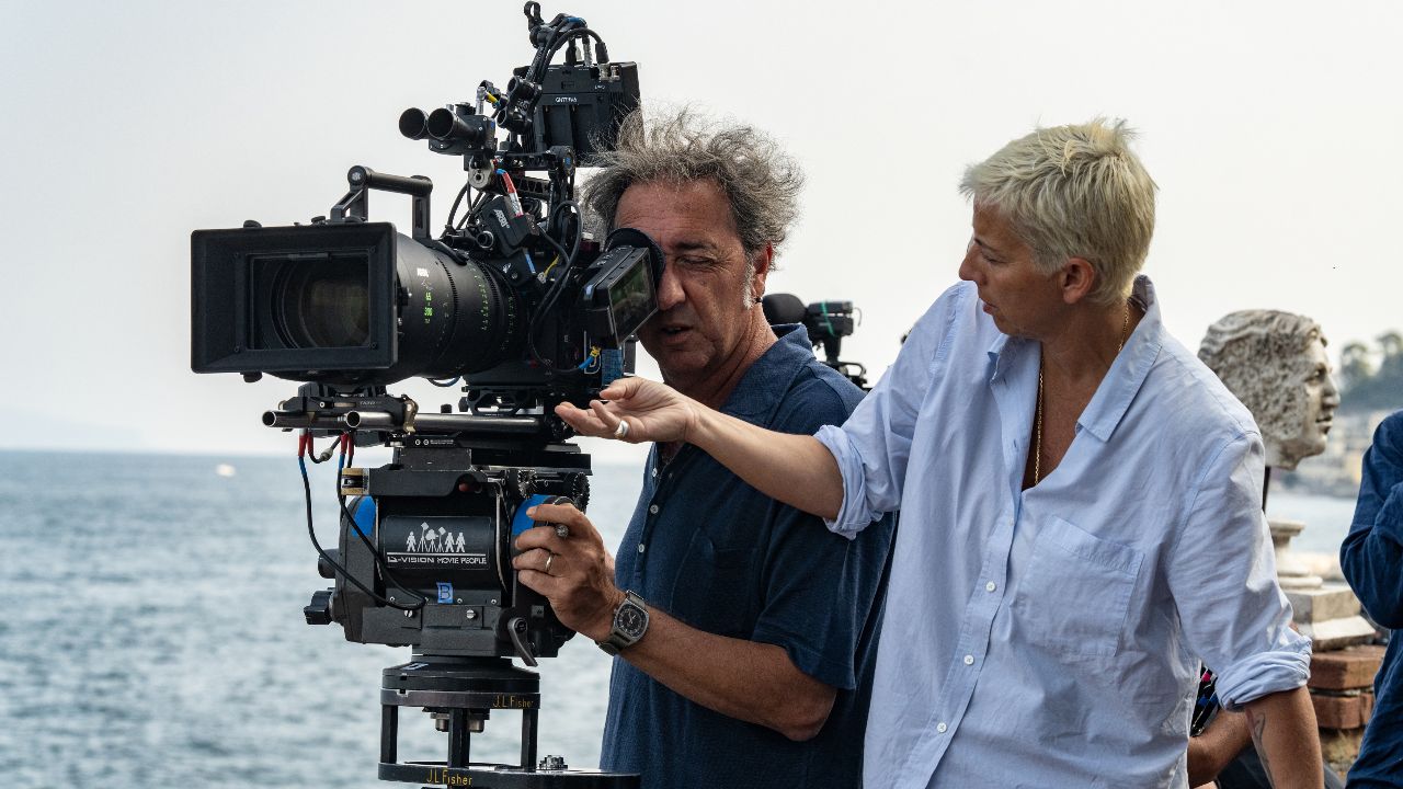Parthenope e la vertigine della giovinezza: video intervista a Paolo Sorrentino e al suo cast