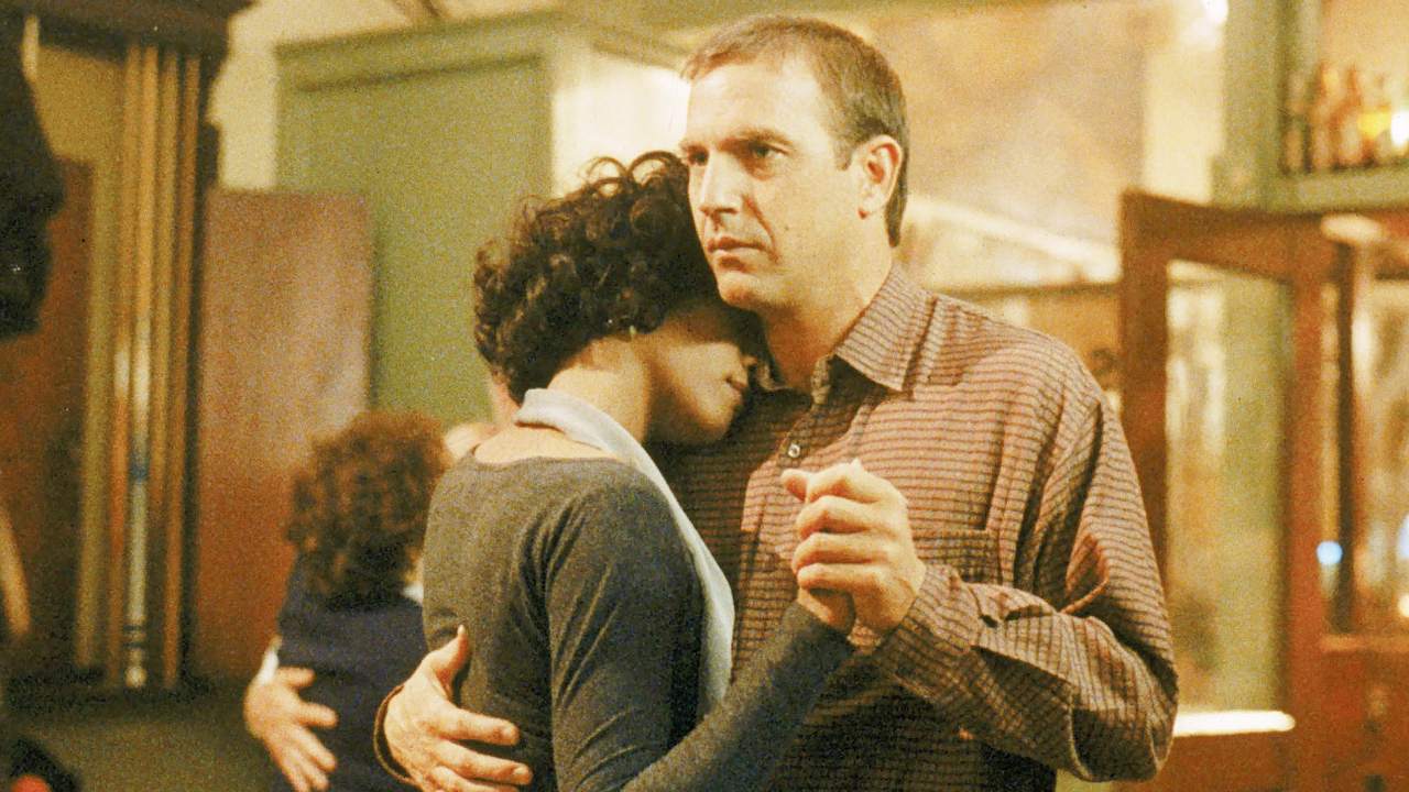 Kevin Costner, al funerale di Whitney Houston volevano accorciare il suo ricordo: la risposta fu di gran classe
