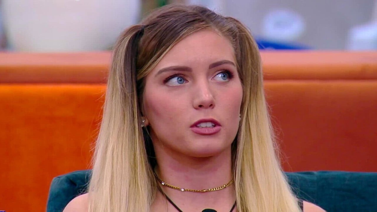 Grande Fratello, Anita Olivieri incontra una folla di persone e pensa siano suoi fan: la gaffe della gieffina