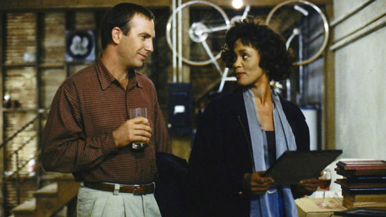 The Bodyguard, Kevin Costner 'amerà per sempre' Whitney Houston: "Sul set le ho fatto una promessa"