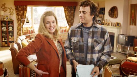 Tom Hanks e Robin Wright ringiovaniti in Here, nel trailer la sfida tecnica di Robert Zemeckis in una sola inquadratura