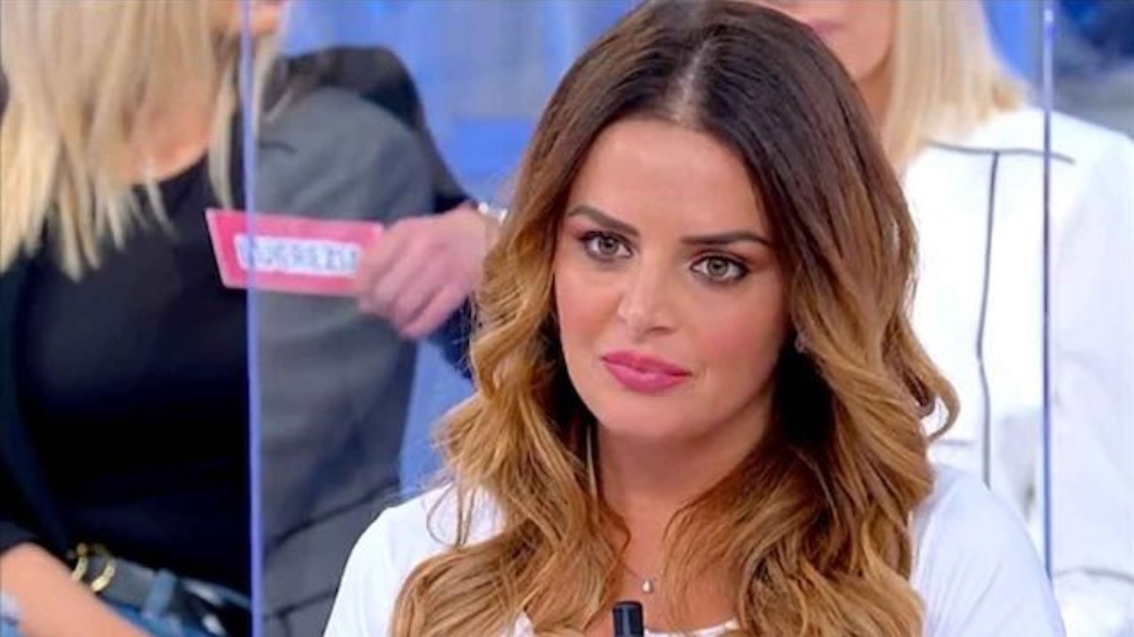 Uomini e Donne: le condizioni fisiche di Roberta Di Padua preoccupano i fan, l'ex dama interviene sui social