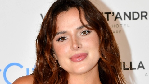 Bella Thorne presenta il corto horror Unsettled e riassume la sua paura più grande in una parola: rielezione