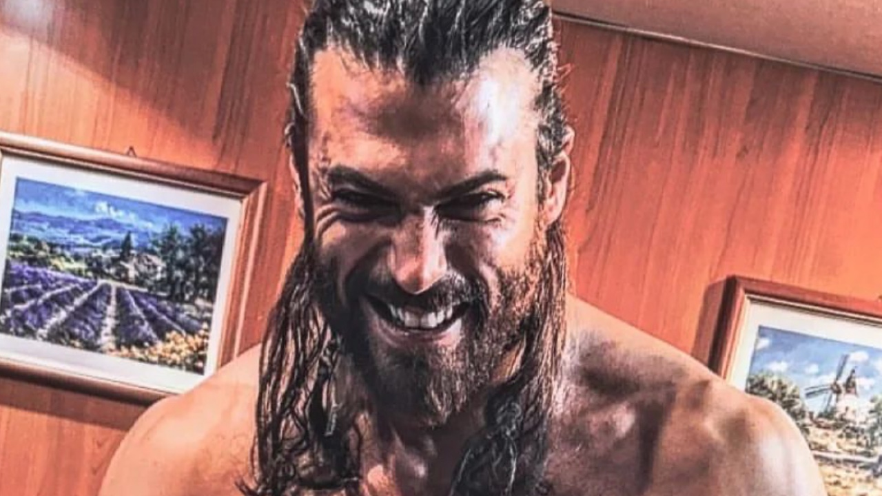 Can Yaman scatenato in discoteca a Roma, ecco la notte brava del protagonista di Sandokan