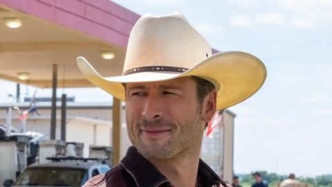 Glen Powell rivela che i suoi genitori sono apparsi in tutti i suoi film