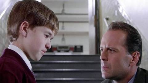 Il Sesto Senso di M. Night Shyamalan compie 25 anni. Haley Joel Osment: "Bruce Willis teneva alto il morale di tutti"