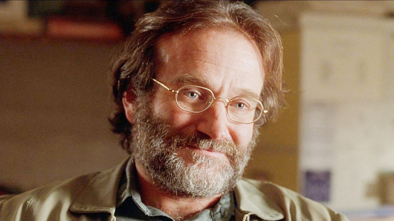 Robin Williams, 10 anni dalla morte e 2 ricordi, uno commosso e l'altro buffo, da Sally Field e Billy Crystal