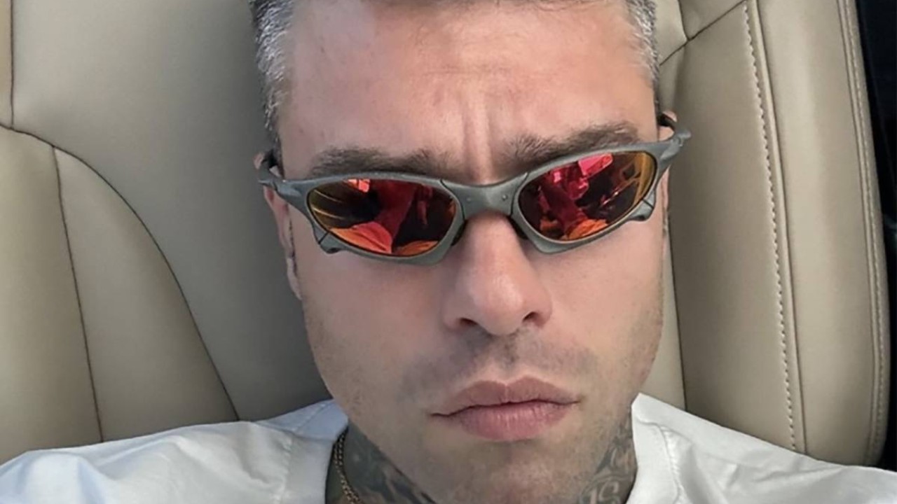 Fedez Paparazzato Insieme All Ex Di Michele Merlo La Reazione Del Pap