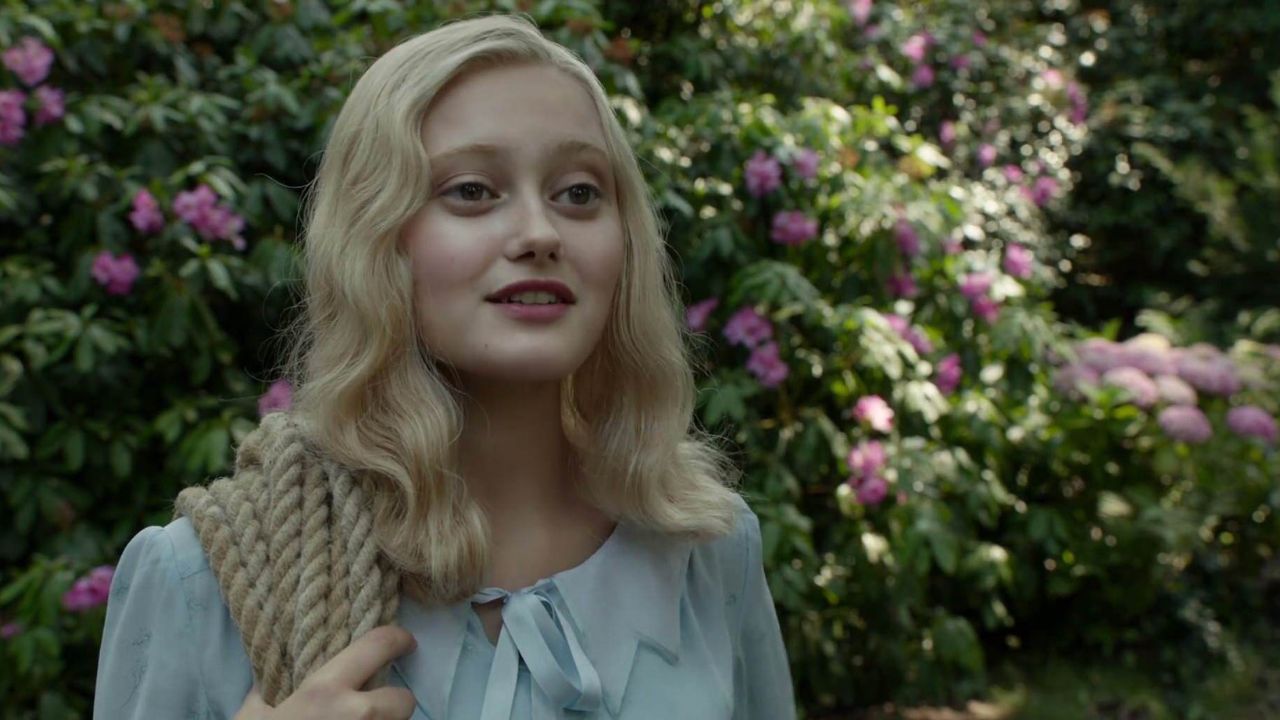 Ella Purnell elogia il talento di Tim Burton da "scienziato pazzo"