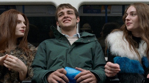 Diciannove, un anno vissuto in cerca: presentato a Venezia l'esordio di Giovanni Tortorici