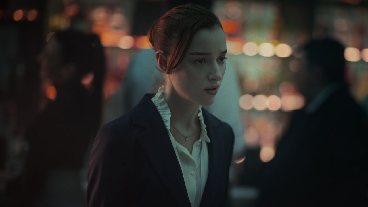 Famous, Phoebe Dynevor si unisce al cast: affiancherà Zac Efron
