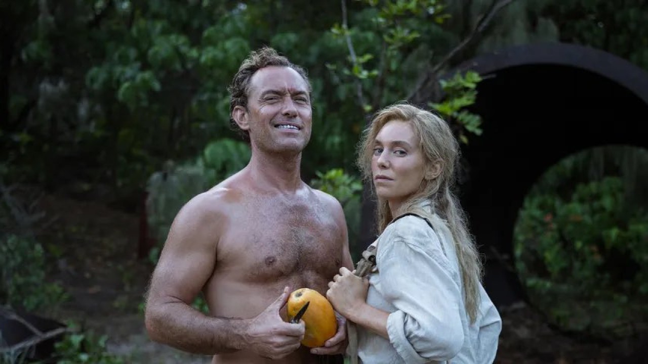 ロン・ハワード監督の映画の最初の写真に映るエデン、ジュード・ロウ、ヴァネッサ・カービー
