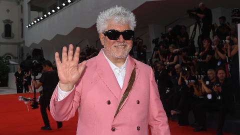 Almodovar vince il Leone d'oro, premiato l'italiano Vermiglio