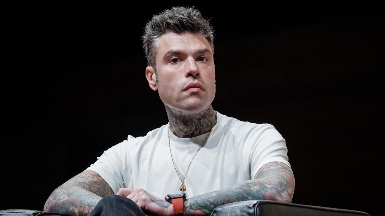 Fedez pubblica il nuovo singolo e non manca una frecciatina all