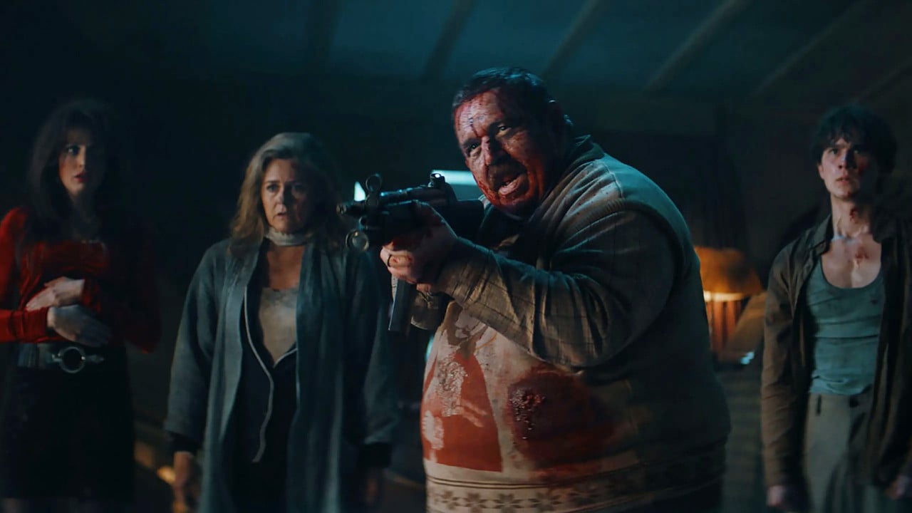 Krazy House: il trailer della folle commedia horror con Nick Frost e Alicia Silverstone