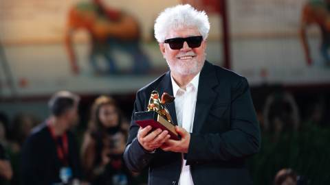 Pedro Almodóvar annuncia il prossimo film dopo La Stanza Accanto: tutto su Bitter Christmas