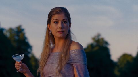 Ladies First, Rosamund Pike protagonista di una nuova commedia di Netflix