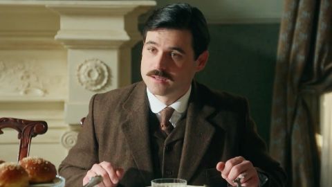 La Promessa Anticipazioni dall'11 al 17 novembre 2024: Manuel vuole  sbugiardare Abel ma Jana lo ferma. Il medico sa di loro!