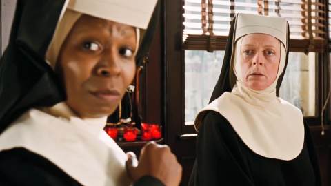 Sister Act 3, Whoopi Goldberg fa chiarezza: il sequel si farà anche senza Maggie Smith?