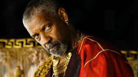 Il Gladiatore 2, Denzel Washington: "In una scena baciavo un uomo, ma se la sono fatta sotto e l'hanno tagliata"