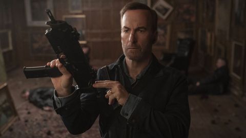 Io sono nessuno 2, Bob Odenkirk è scatenato nella prima immagine del sequel