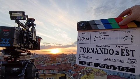 Tornando a Est: arriva al cinema il 13 febbraio il sequel di Est - Dittatura Last Minute di Antonio Pisu