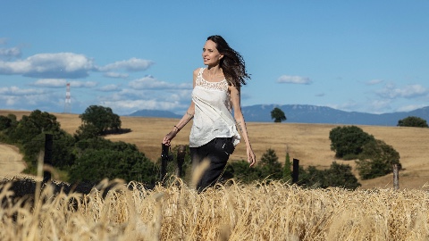 Angelina Jolie e il suo nuovo film Senza Sangue che ci pone domande complesse