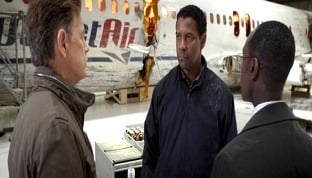 Flight - la recensione del film di Robert Zemeckis con Denzel Washington