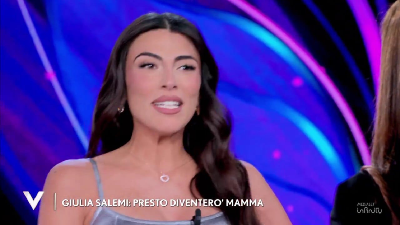 Verissimo, Giulia Salemi e le commoventi parole per il figlio: "Sarai il mio piccolo uomo" (VIDEO)