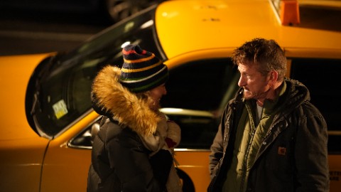 Una notte a New York: Christy Hall ci racconta il viaggio in taxi di Dakota Johnson e Sean Penn