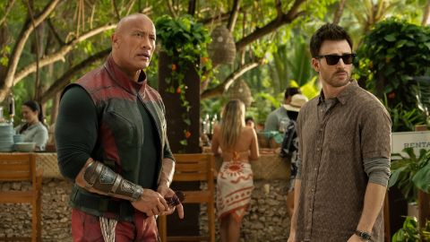 Uno Rosso arriva su Prime Video: 3 curiosità sull'avventura di Dwayne Johnson e Chris Evans