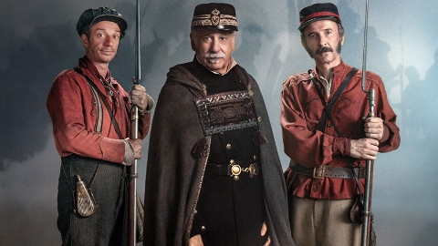 L'Abbaglio: Toni Servillo in divisa da colonnello e Ficarra e Picone con la camicia rossa nel poster ufficiale del film