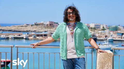 Alessandro Borghese – 4 Ristoranti: La seconda tappa della stagione 10 arriva a Lampedusa tra natura, mare e pesce fresco