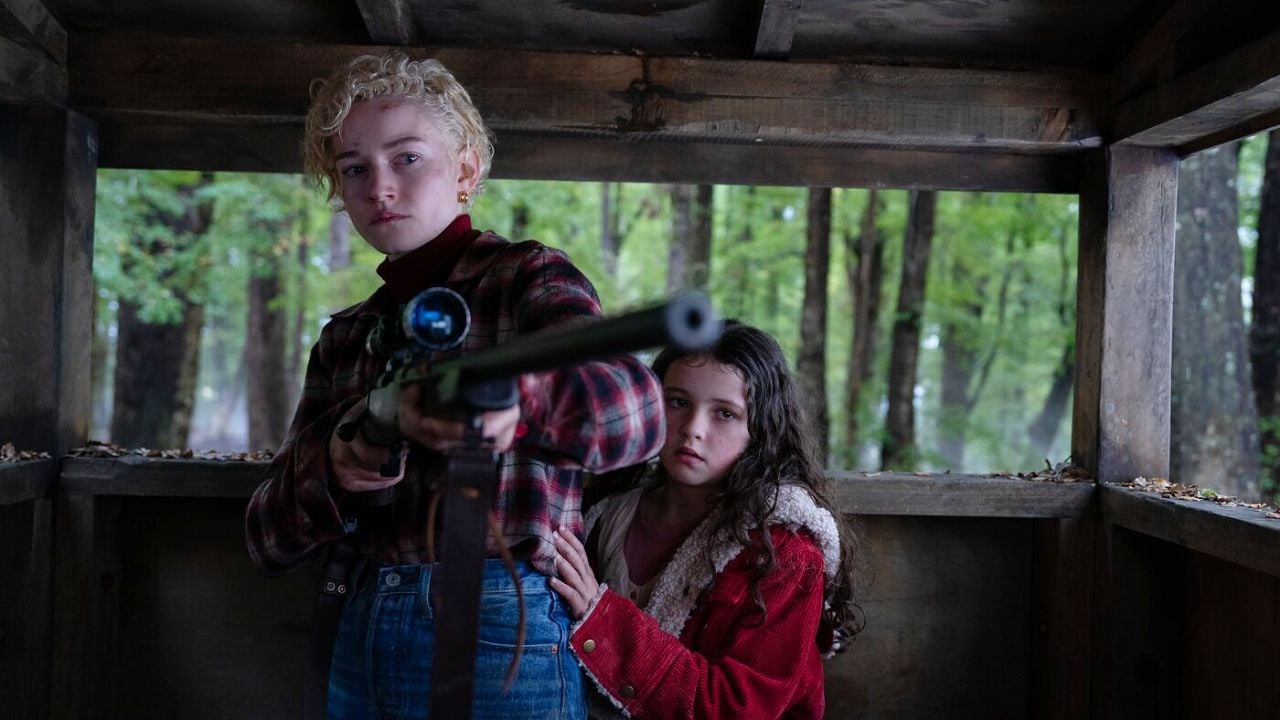 Wolf Man: la nostra video intervista alla protagonista femminile Julia Garner e una clip in anteprima esclusiva