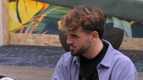 Grande Fratello, Alfonso D’Apice geloso di Chiara Cainelli: lei non ci sta e replica a tono 