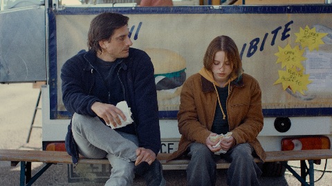 Paternal Leave, opera prima di Alissa Jung con Luca Marinelli, sarà presentata alla Berlinale